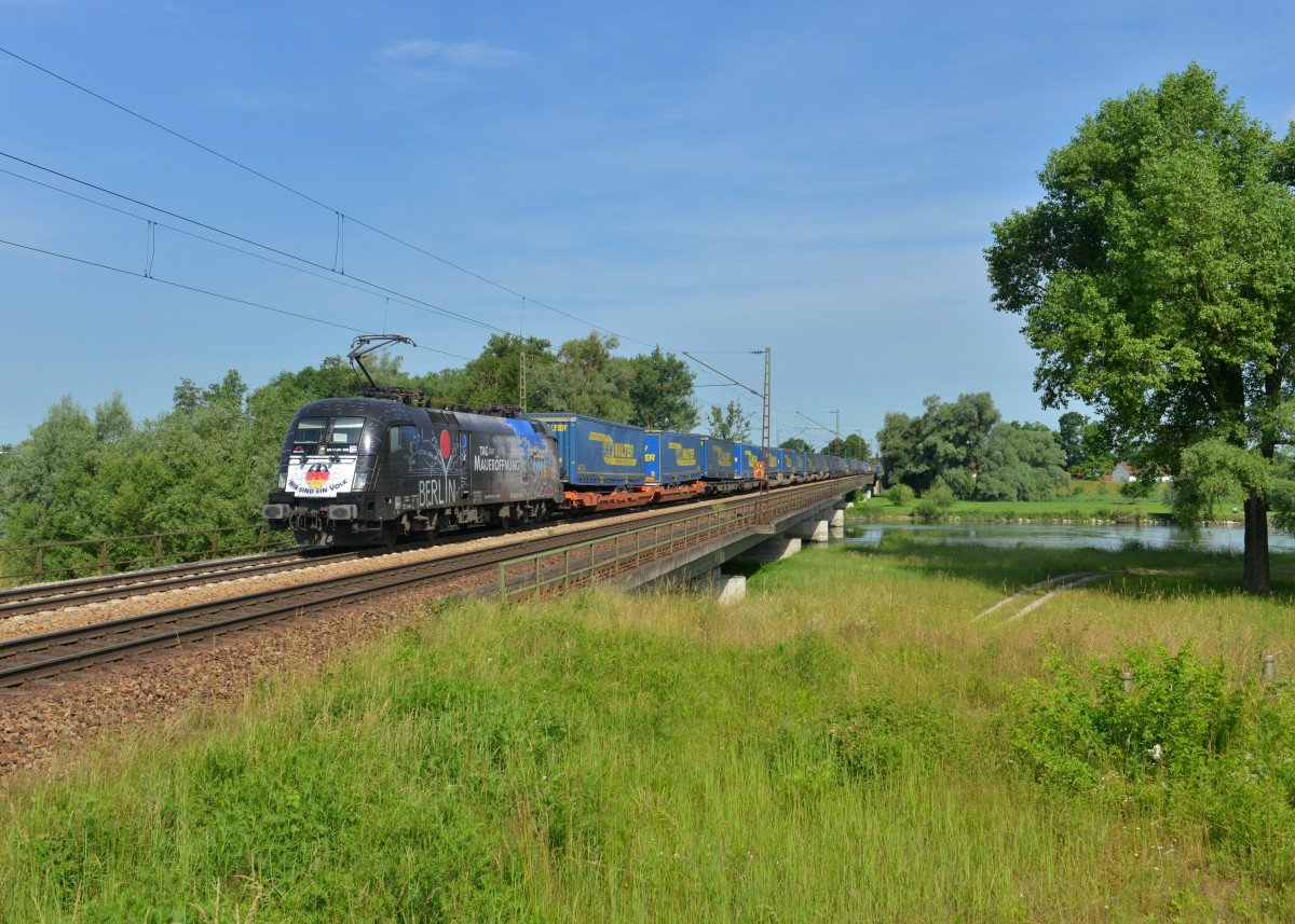 182 560 mit DGS 43947 am 14.06.2015 bei Plattling. 