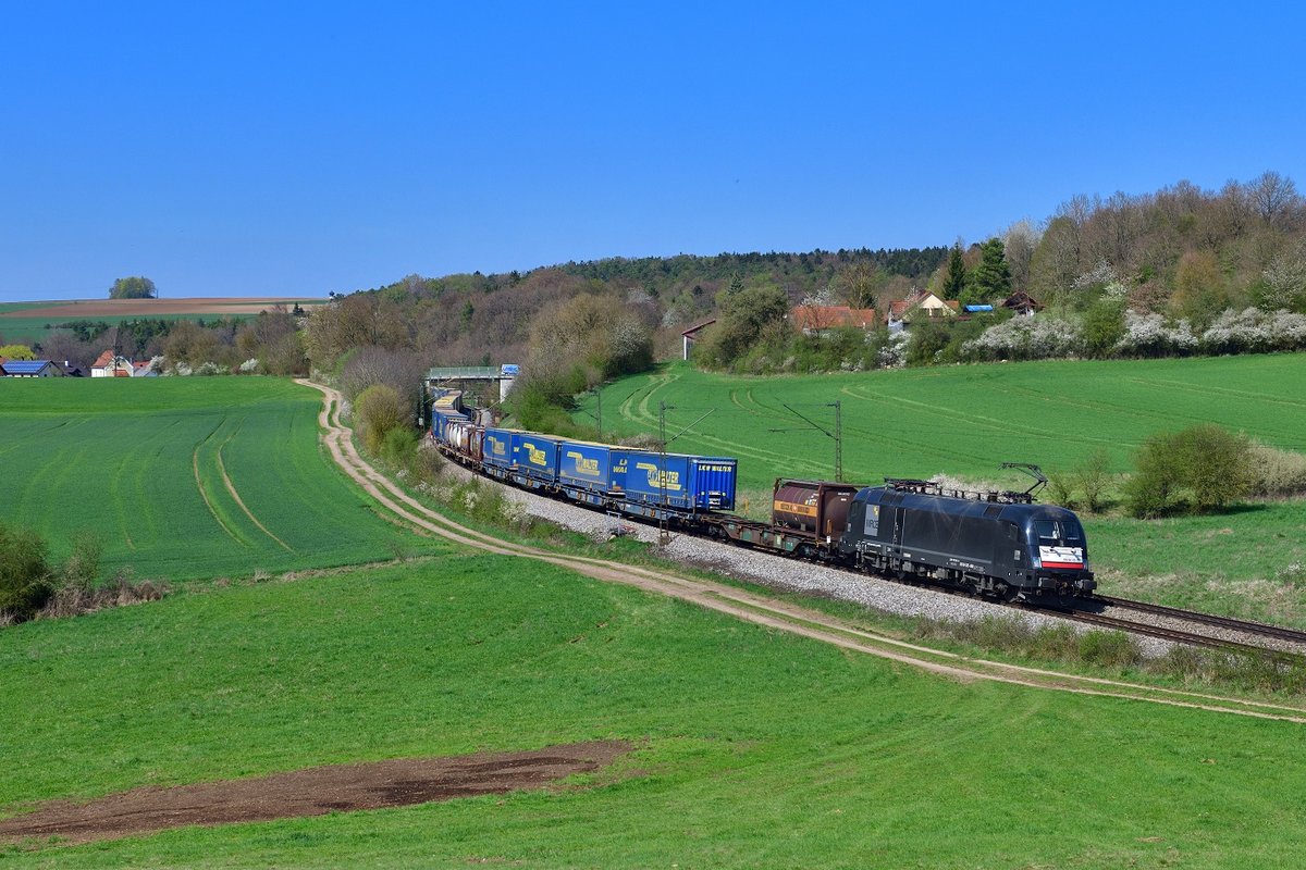 182 566 mit DGS 40649 am 18.04.2018 bei Edlhausen.