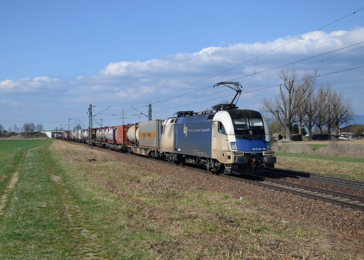 182 566 mit einem KLV am 27.03.2014 bei Plattling.