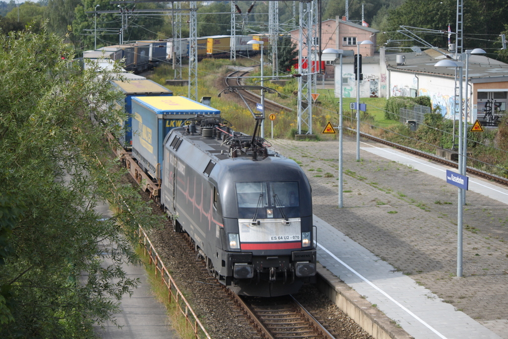 182 570-2  We love to connect  mit KLV-Zug von Verona nach Rostock-Seehafen bei der Durchfahrt in Rostock-Kassebohm.10.09.2017 