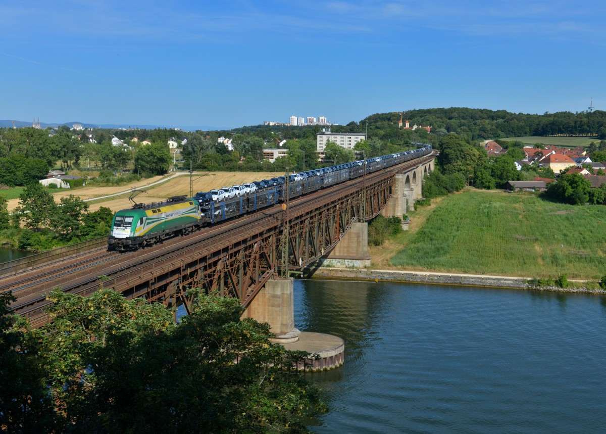 182 570 mit einem Autozug am 26.07.2015 bei Regensburg-Prüfening. 
