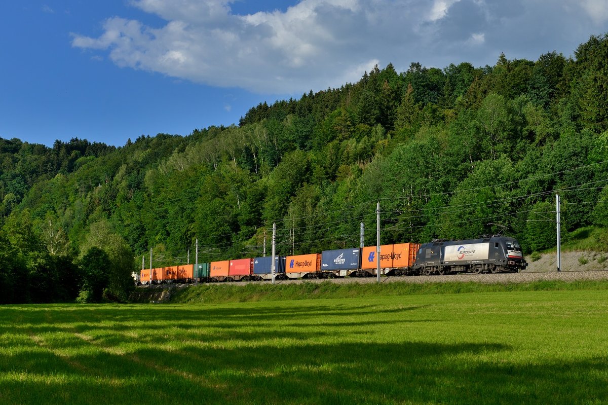 182 571 mit DGS 41139 am 16.06.2016 bei Ingling. 