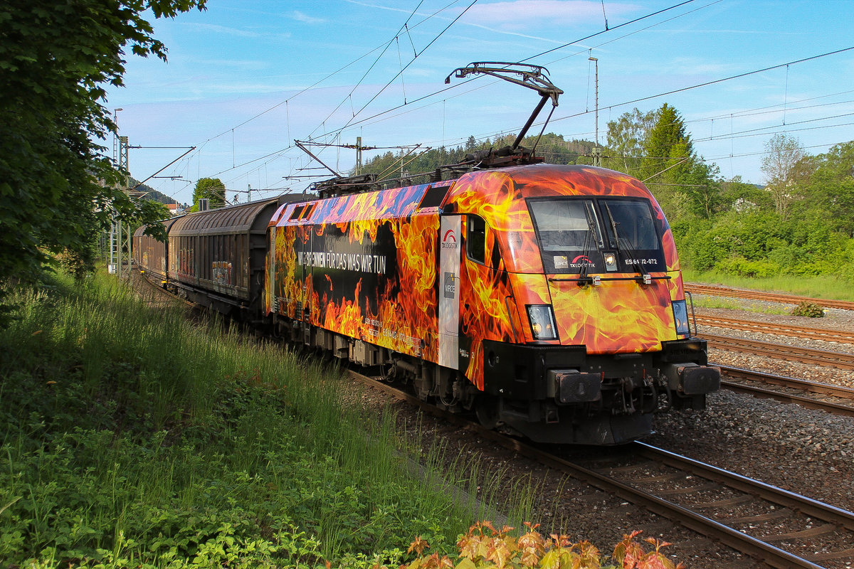182 572   Feuertaurus   der TX Logistik mit H-Wagenzug im Bahnhof Pressig Rothenkirchen am 1.06.2019