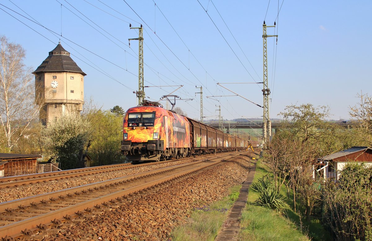 182 572 fuhr am 16.04.19 mit einem Papierzug durch Saalfeld/Saale.