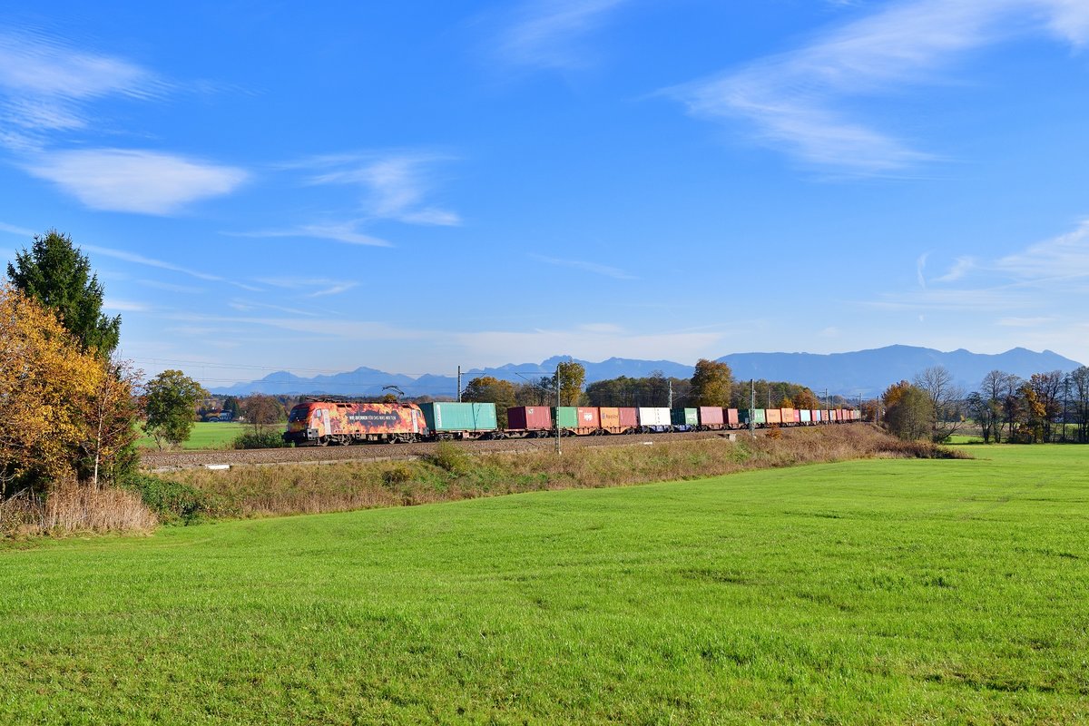 182 572 mit einem Containerzug am 31.10.2020 bei Rann.