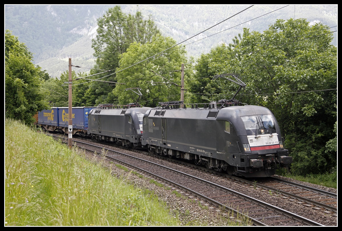 182 574 + 182 561 mit Güterzug beii Küb am 5.06.2019.