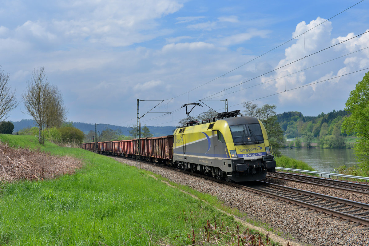 182 580 mit einem Schrottzug am 04.05.2017 bei Sandbach. 