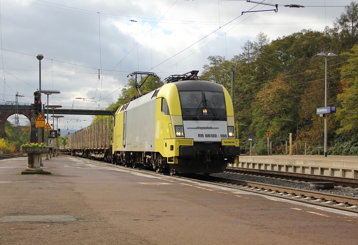 182 595 (ES 64 U2-095) mit leeren Holzzug in Fahrtrichtung Norden. Aufgenommen in Eichenberg am 18.10.2013.
