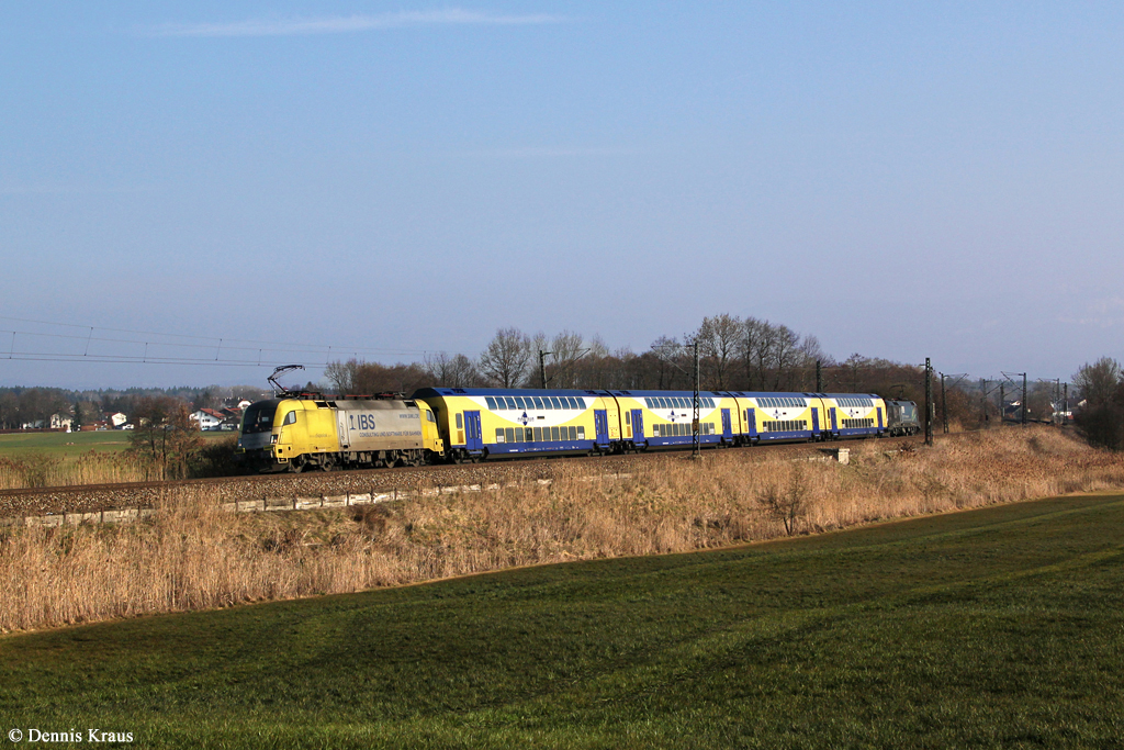 182 596 und 182 567 mit M 79080 am 07.03.2014 bei Großkarolinenfeld.