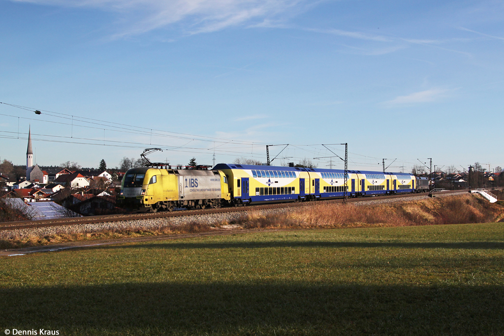 182 596 mit dem Meridian Ersatzzug M 79026 am 23.12.2013 bei Ostermünchen.