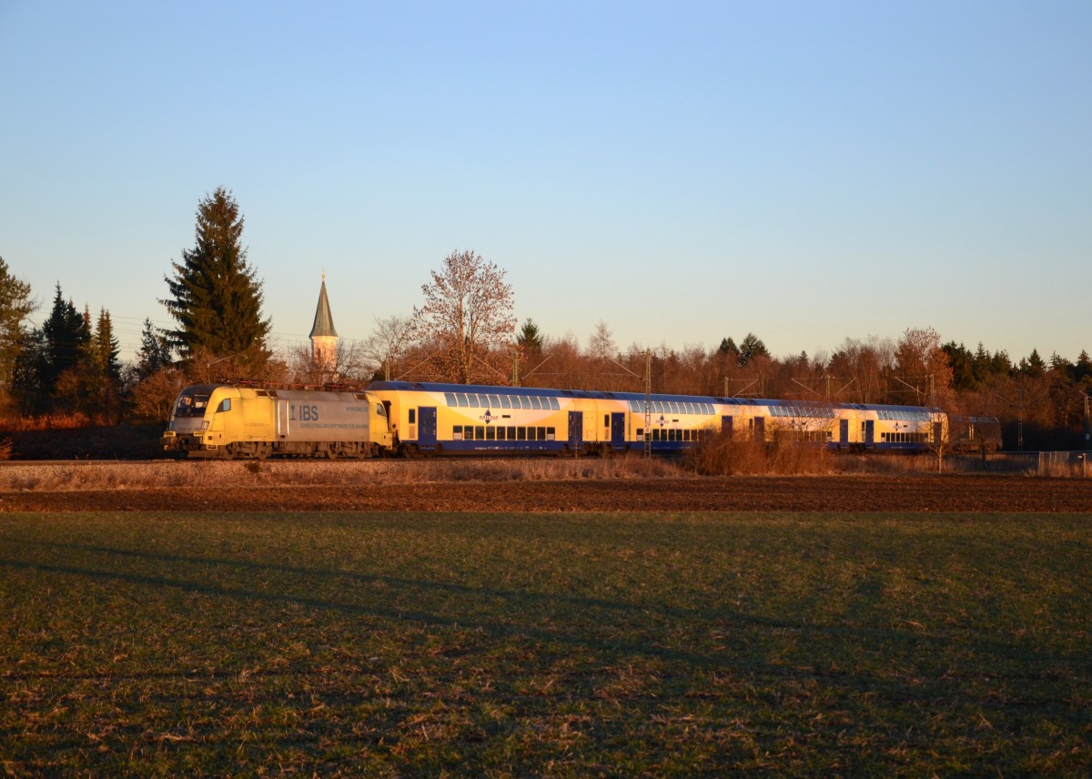 182 596 mit einem Meridian-Ersatzzug am 27.12.2013 bei Eglharting.