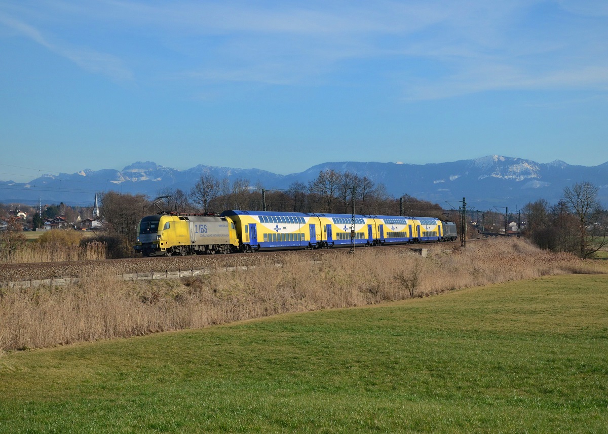 182 596 mit einem Meridian-Ersatzzug nach München am 25.02.2014 bei Rann.