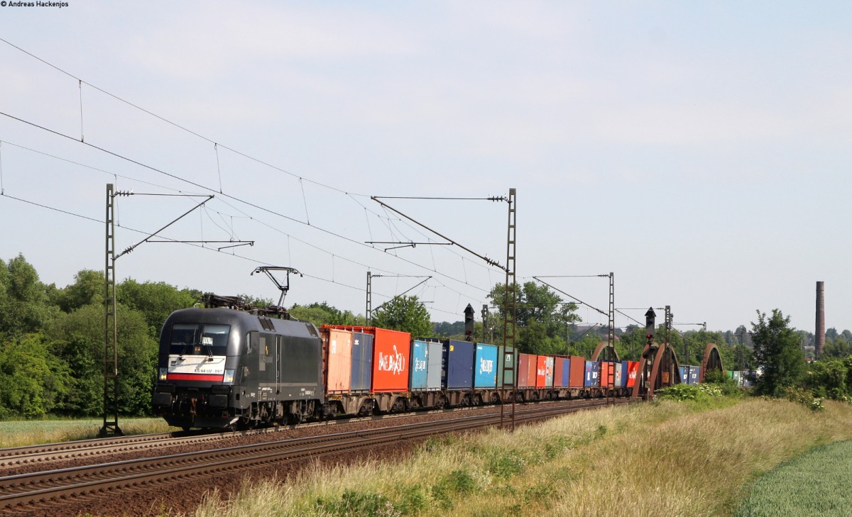 182 597-5 mit einem Containerzug bei Elze 12.6.15