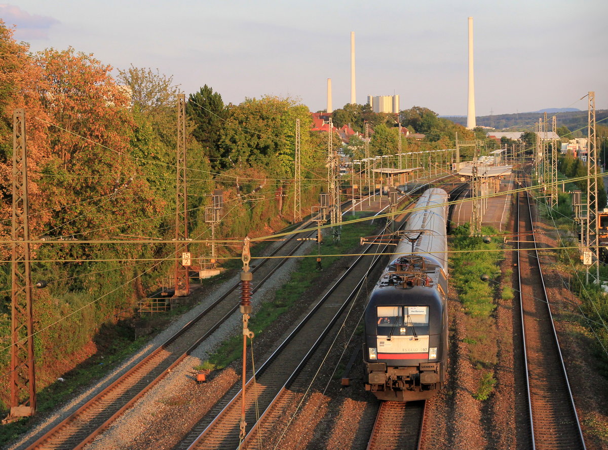 182 597 mit RE10 Tübingen-Heilbronn am 09.11.2020 in Oberesslingen. Im Hintergrund ist das Kohlekraftwerk Altbach-Deizisau zu sehen.