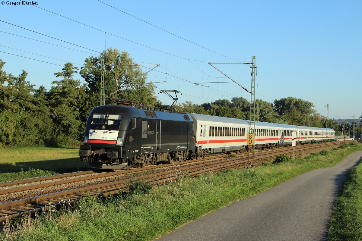 182 598 mit dem IC 2053 (Saarbrücken-Stuttgart) bei Helmsheim, 28.09.2015.