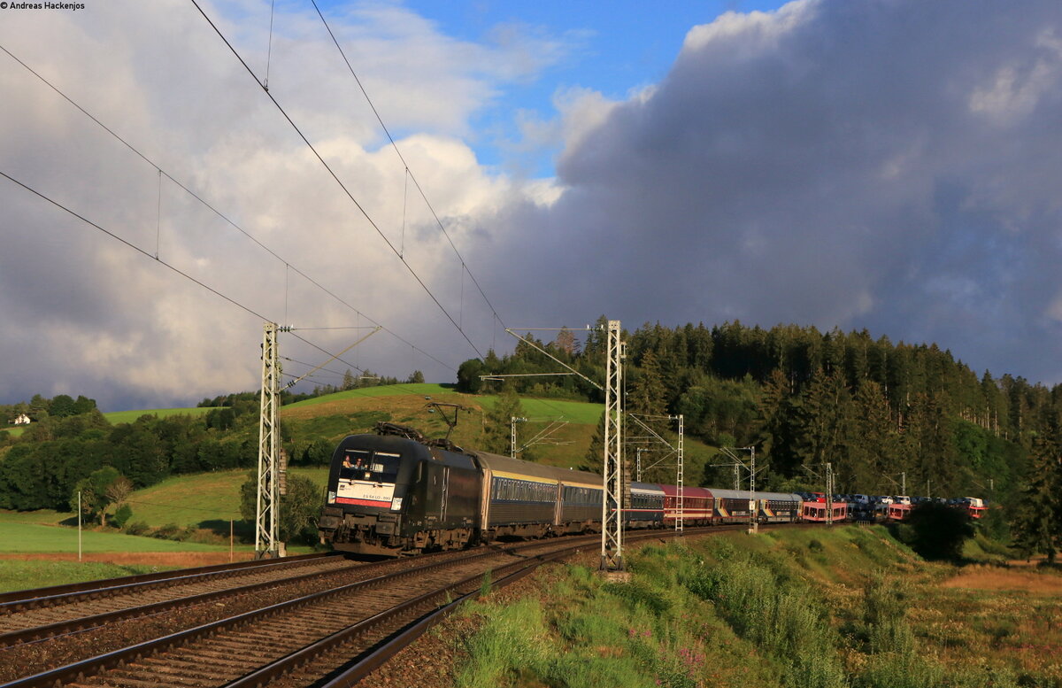 182 599-1 mit dem DPF-K 1879 (Offenburg-Lörrach Gbf) bei St.Georgen 8.8.21