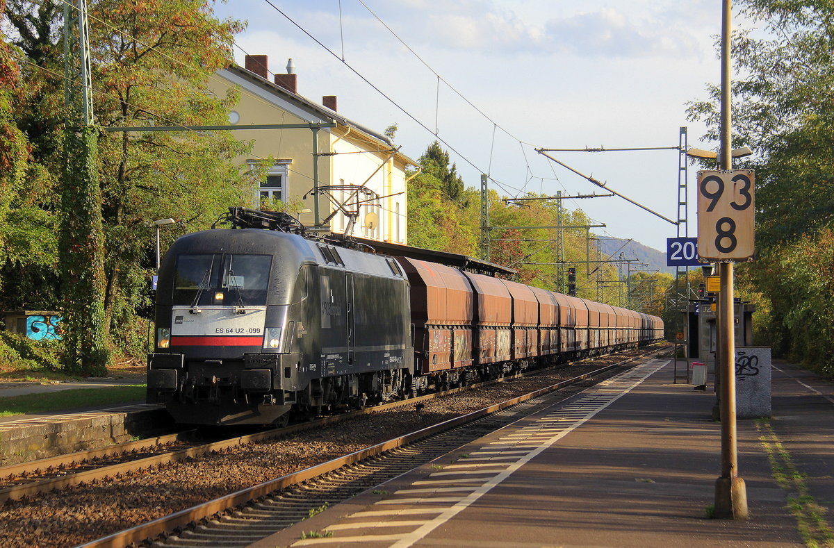 182 599-1 von MRCE kommt mit einem Kohlenleerzug aus Dillingenn(an der Saar)(D) nach Rotterdam-Maasvlakte(NL) und kommt aus Richtung Koblenz und fährt durch Bonn-Oberkassel in Richtung Köln-Gremberg. 
Aufgenommen vom Bahnsteig von Bonn-Oberkassel an der rechten Rheinstrecke. 
Bei Sommerwetter im Oktober am 6.10.2018.