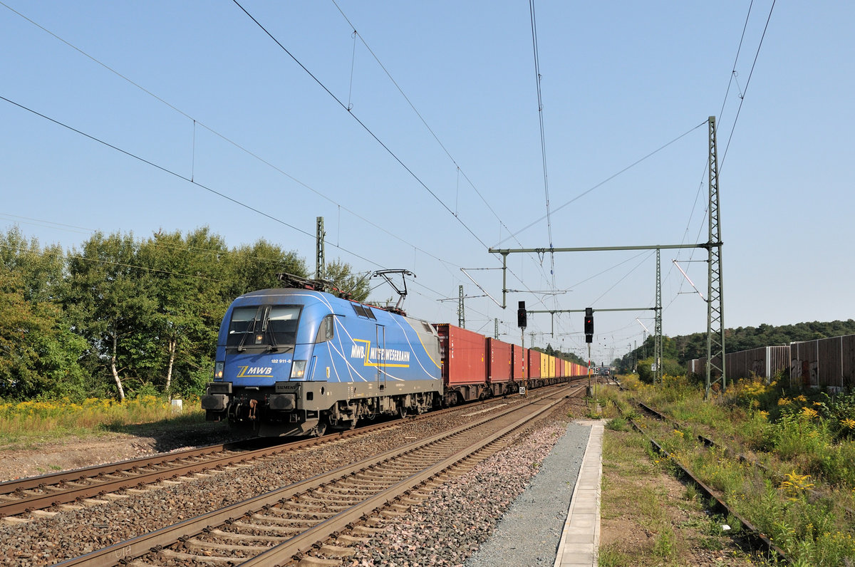 182 911 @ Bickenbach von ende Gleis 1 (innerhalb des markierte Sicherheitsbereich am Bahnsteig) am 28.08.2017 aufgenommen.