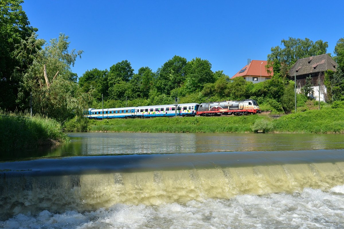 183 001 mit einem ALX am 04.06.2015 bei Volkmannsdorf.