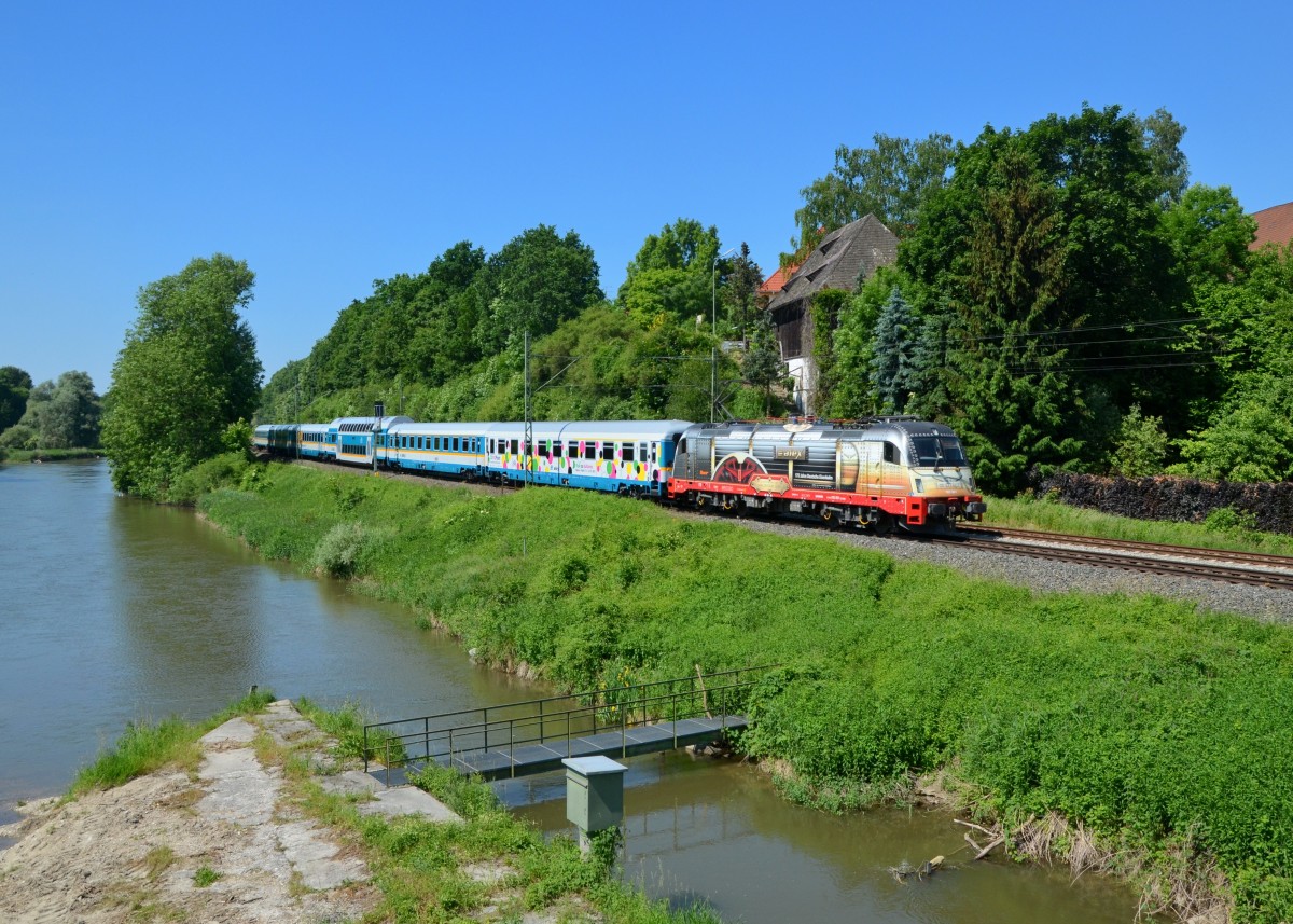 183 001 mit einem ALX am 04.06.2015 bei Volkmannsdorf. 