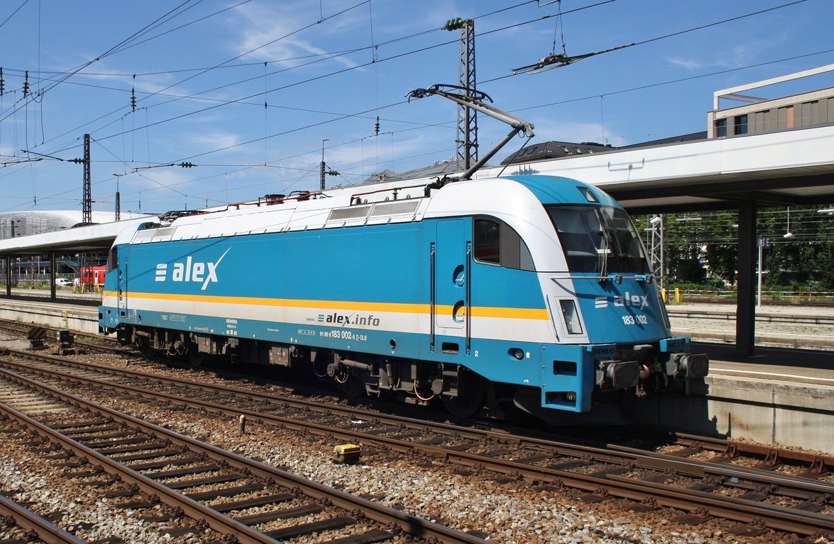183 002 rangiert am 14.8.2017 im Münchener Hauptbahnhof.