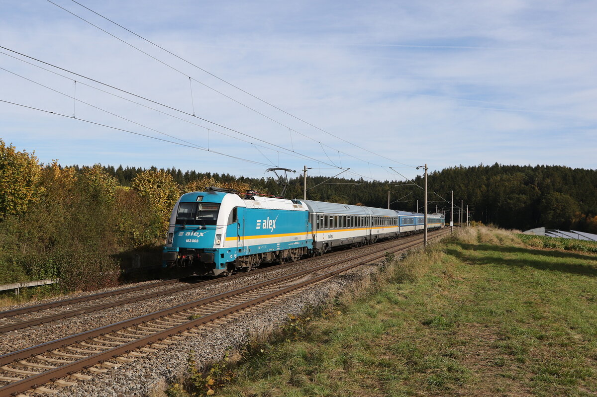 183 003 auf dem Weg nach München am 29. Oktober 2023 bei Artlkofen.