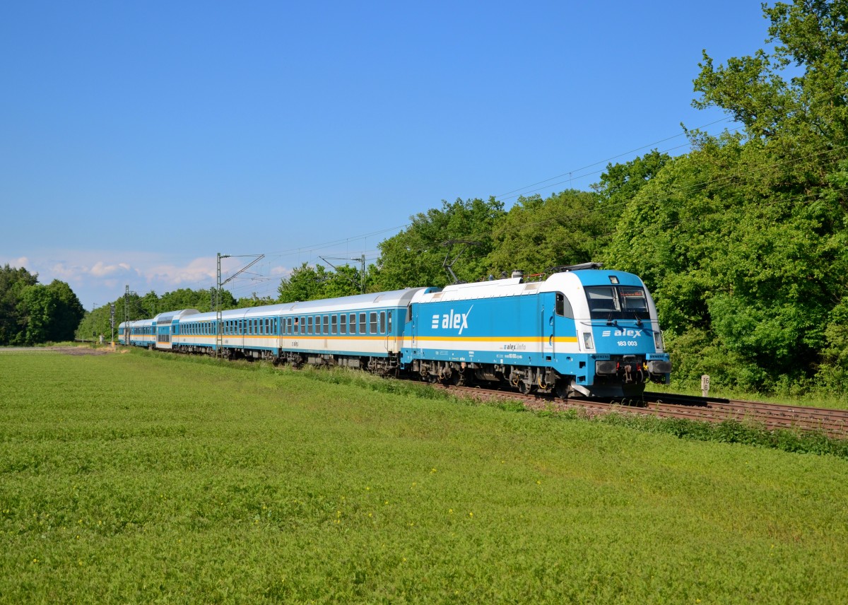 183 003 mit einem Alex am 08.06.2013 bei Feldmoching. 
