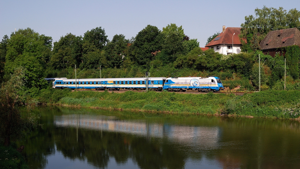 183 004 (Mnchen-Prag-Ticket) mit Alx 84104 in Volkmannsdorf (03.08.2013)