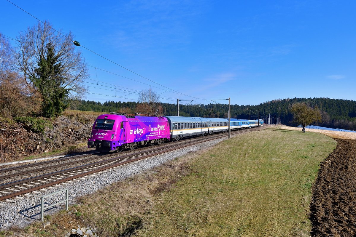 183 005 mit einem ALX am 08.03.2020 bei Artlkofen.