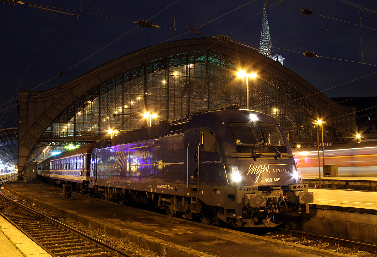 183 500 mit einem Sonderzug aus Kreiensen in Köln Hbf am 08.10.2017