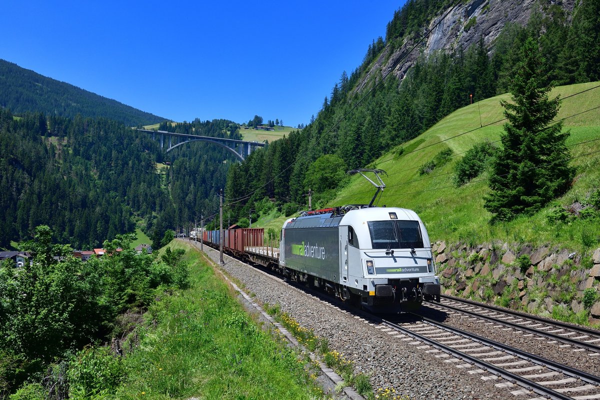 183 500 mit einer Überführung am 28.06.2019 bei St. Jodok am Brenner.