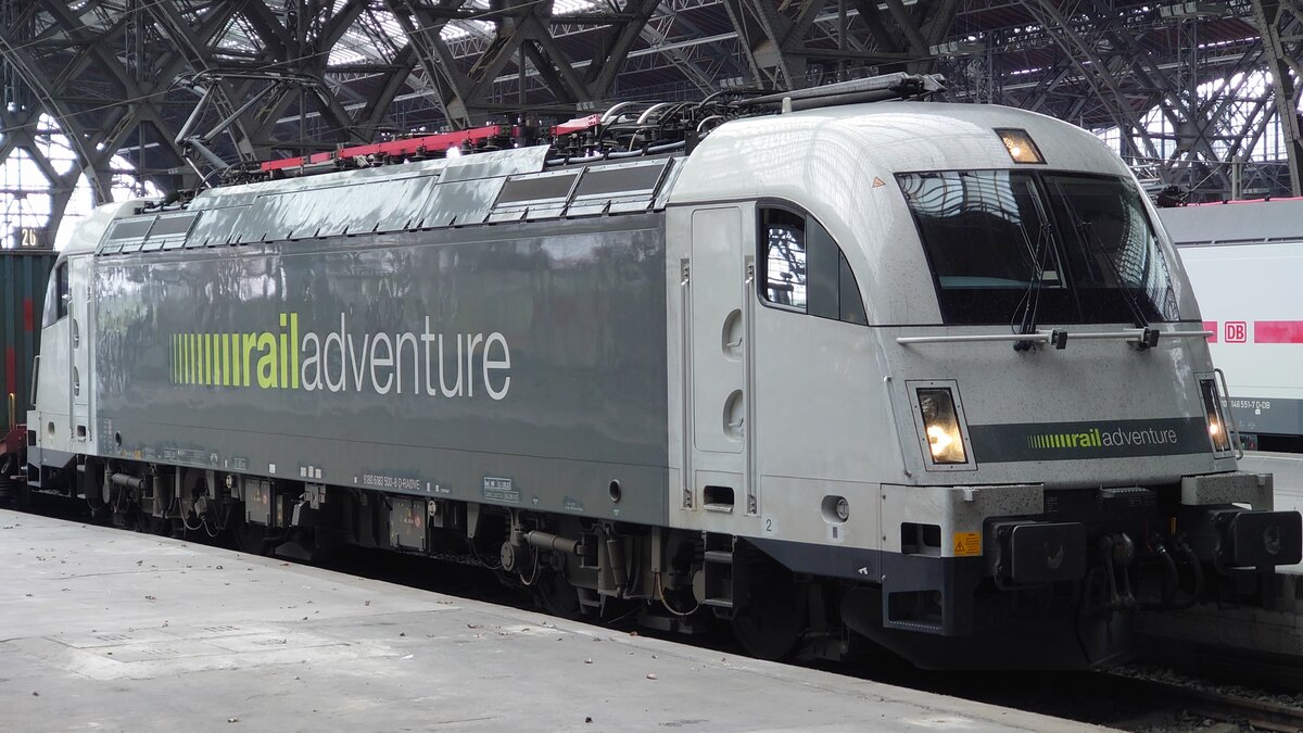 183 500 von RailAdventure im Hauptbahnhof Leipzig am 17.5.22. Der Zug sollte zwei Ludmillas aus dem Bw Leipzig Hbf-Süd abholen, um sie nach Polen zu bringen.