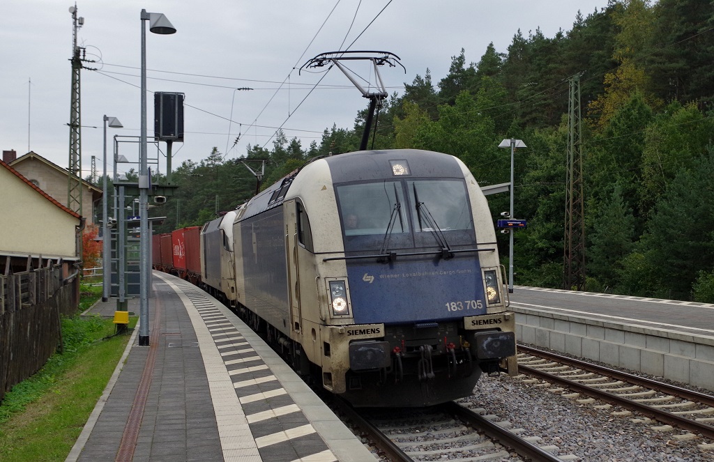 183 705 + 182 xxx WLC mit Containerzug am 04.10.2013 in Ochenbruck gen Regensburg. 