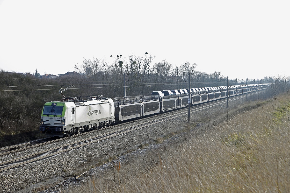 183 781 mit Güterzug bei Rabensburg am 25.01.2018.