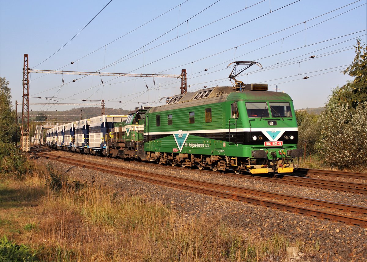 184 501 und 741 744 (SD) fuhren am 21.09.20 durch Želenice n.Bílinou.