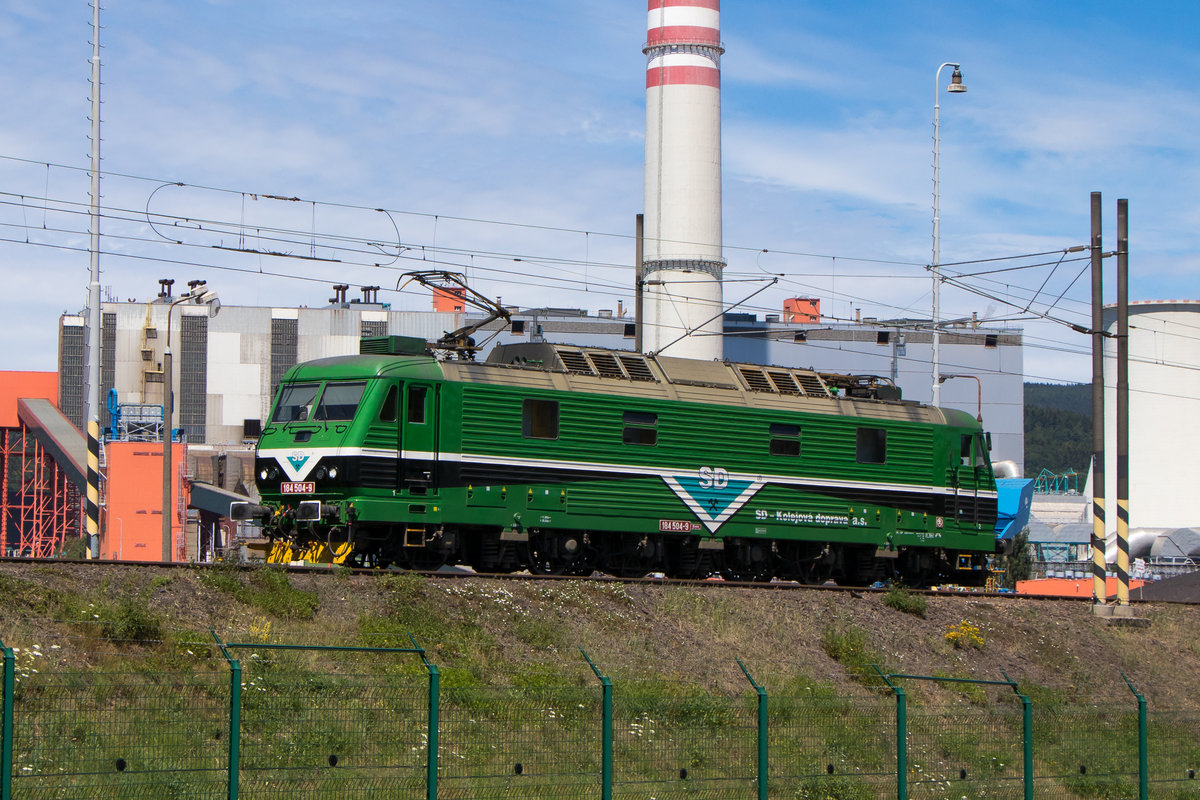 184 504-9 holt gleich ihren Kohlezug ab. Aufgenommen am 7. Juli 2018 in Kadan-Prunerov. 