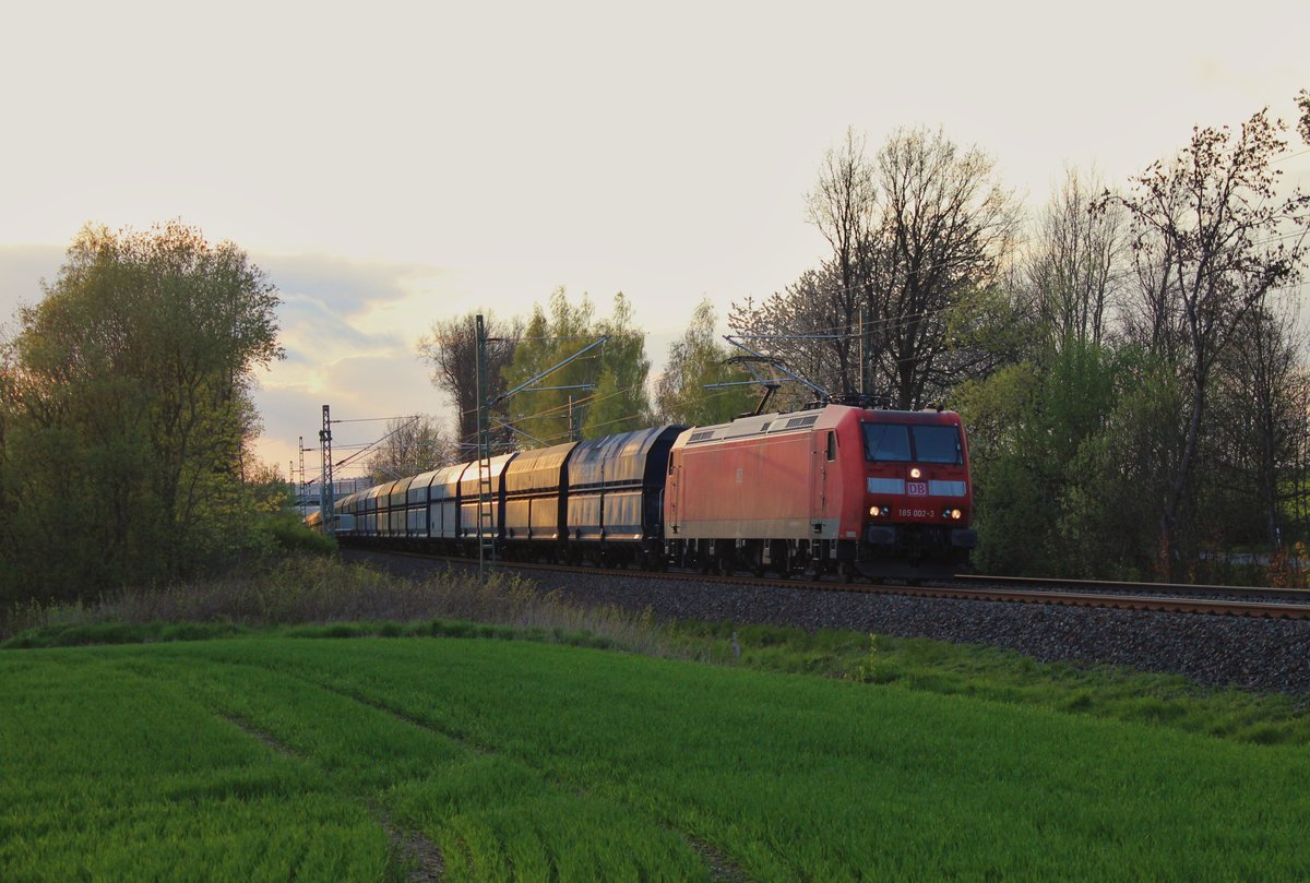 185 002-3 zu sehen am 04.05.16 an der Schöpsdrehe bei Plauen/V. mit einer leeren PKP Kohle.