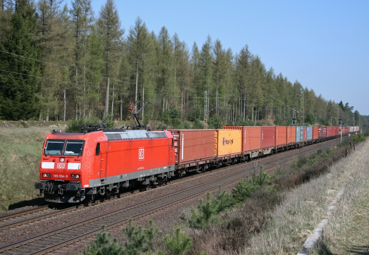 185 004 mit KT 50363 (Maschen Rbf–Ingolstadt Nord) am 15.04.2015 zwischen Unterl und Eschede
