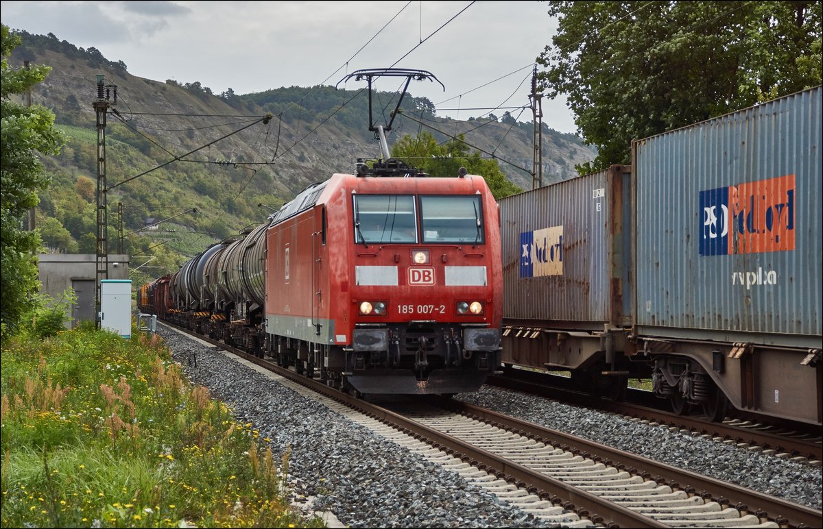 185 007-2 mit einen gemischten Güterzug gesehen am 07.09.2017 bei Gambach.