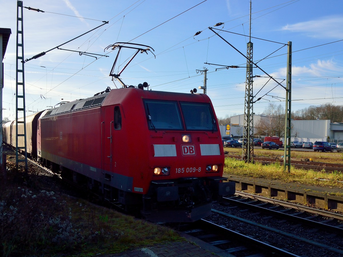 185 009-8 mit einem gemischten Güterzug. Rheydt Hbf Gleis 1, Sonntag 12.1.2014.