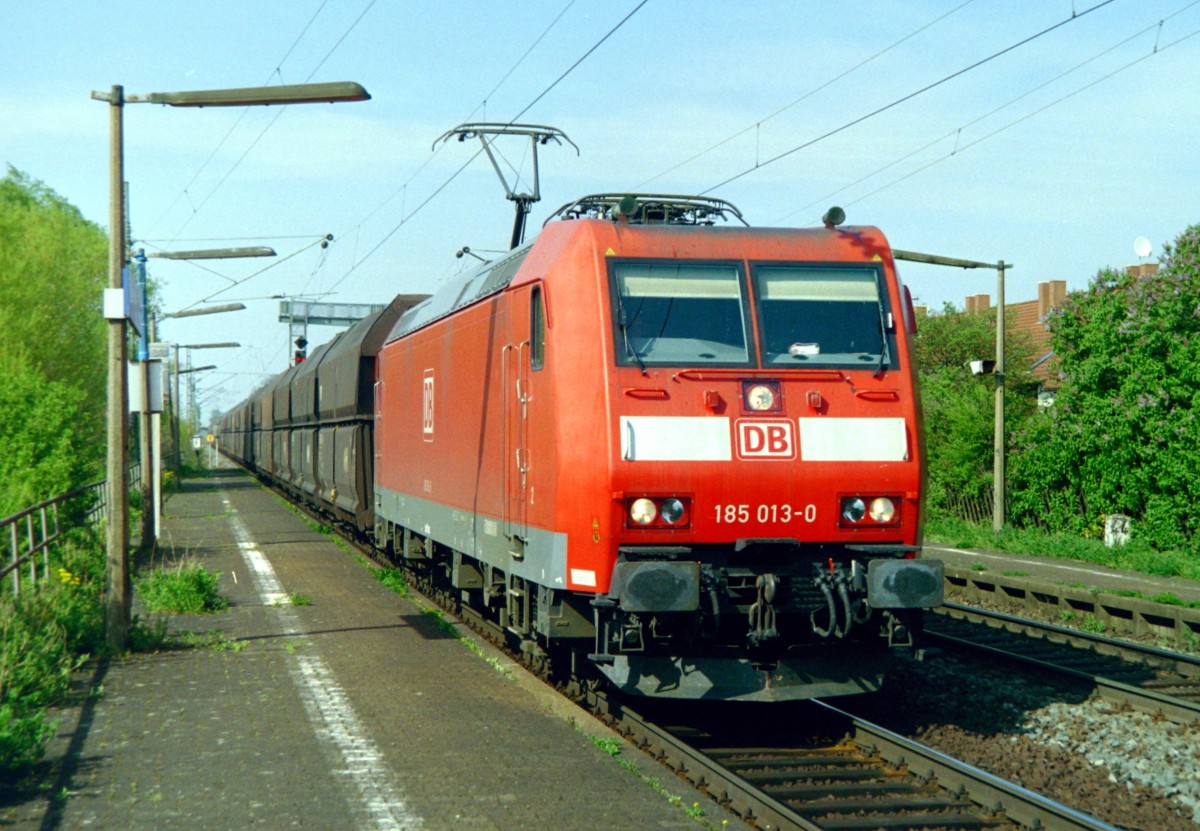 185 013 mit CS 63200 (Bottrop Sd–Heilbronn Gbf) am 13.04.2007 in Zwingenberg (Bergstrae)