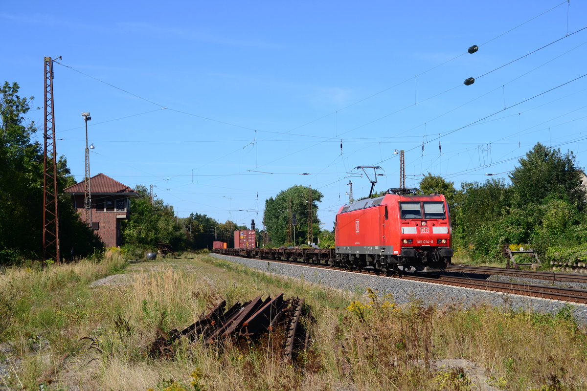 185 014-8 mit einem Containerzug am 07.09.2016 in Banteln