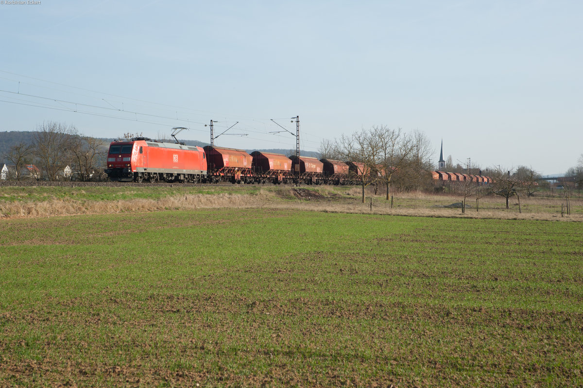 185 014 mit einem Tanoos Zug bei Thüngersheim Richtung Gemünden, 16.03.2017