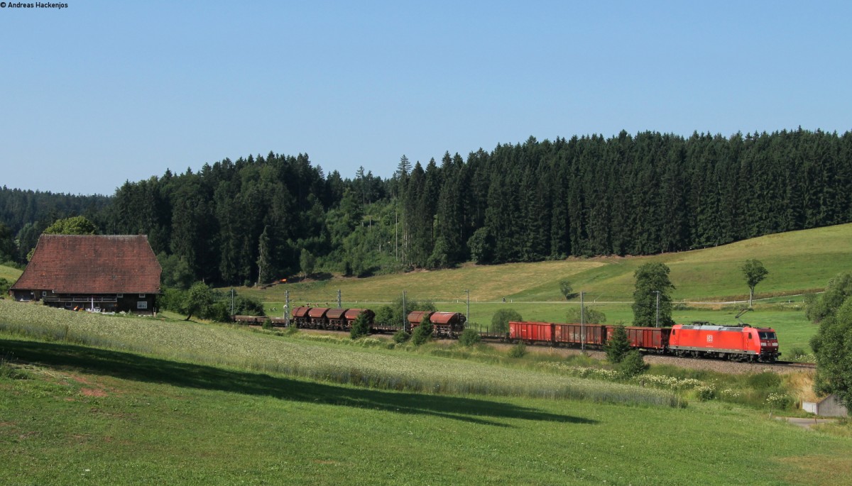 185 016-3 mit dem SW 62550 (Singen(Htw)-Offenburg Gbf) bei Stockburg 20.7.13. Fr diese Wagen war es die letzte Fahrt ber die Schwarzwaldbahn