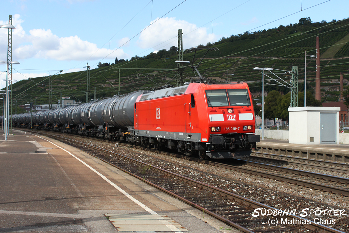 185 019-7 durchfhrt mit einem Gterzug Esslingen (Neckar), 09-09-2013