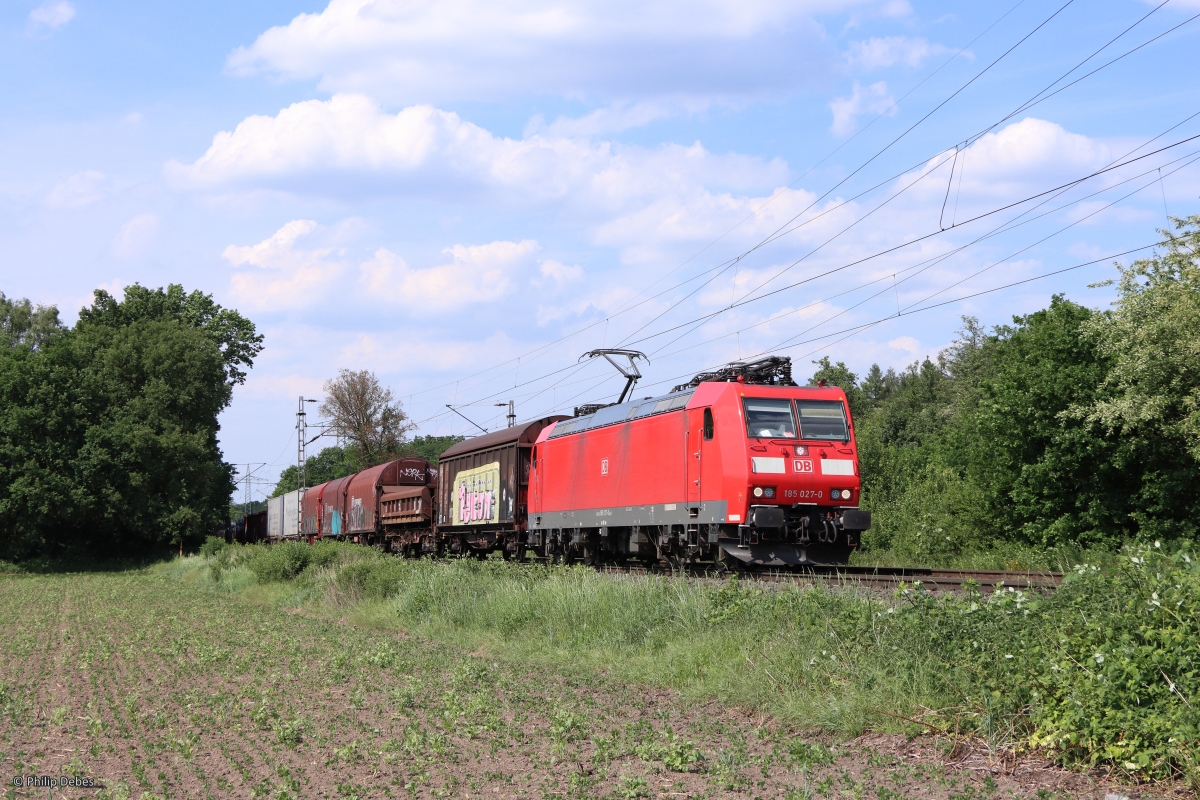 185 027-0 (DB) mit einem gemischten Güterzug in Ratingen Lintorf, 18. Mai 2022