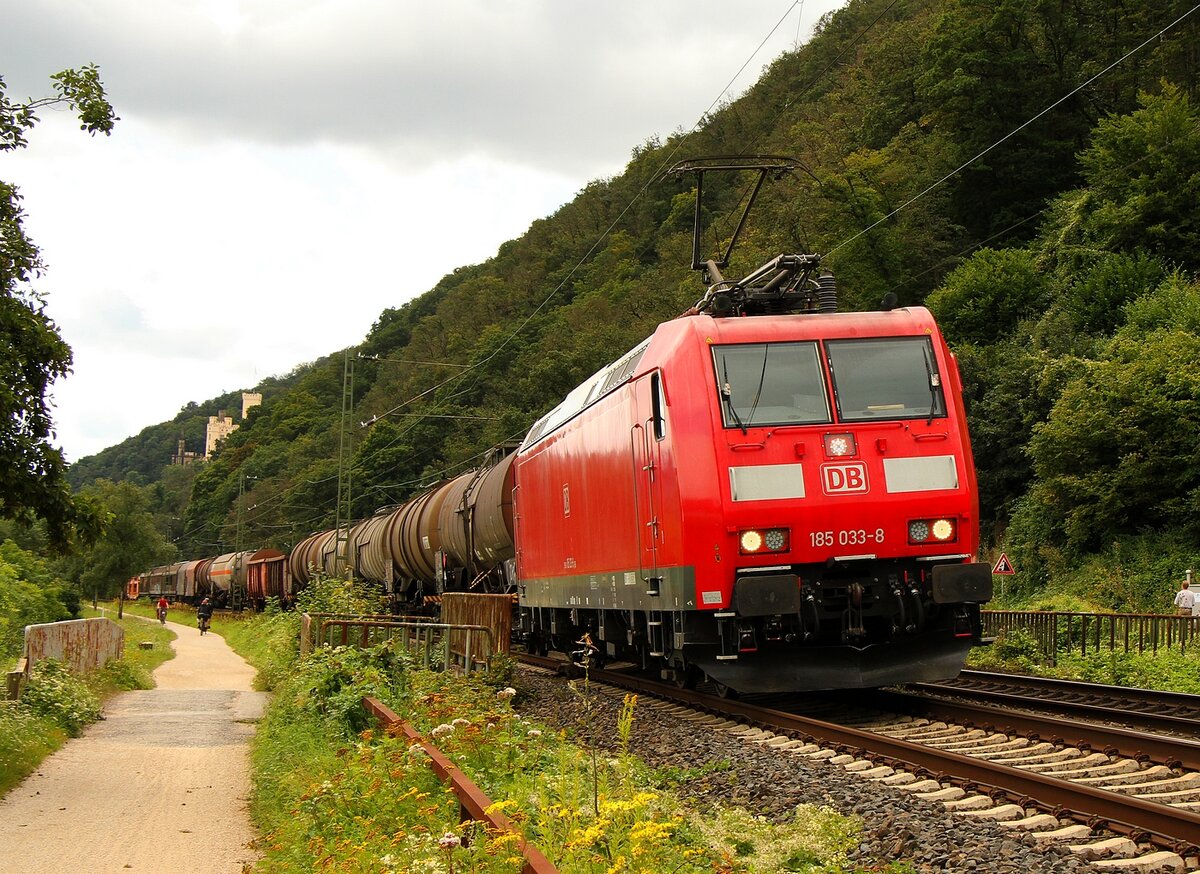 185 033 am 21.08.2021 nahe Stolzenfels auf der linken Rheinseite