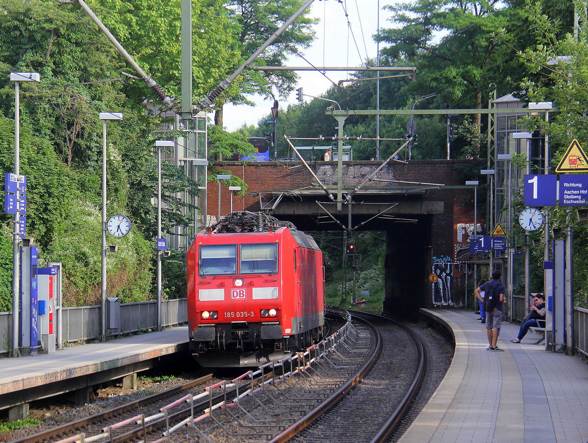 185 035-3 DB  kommt als Lokzug aus Köln-Gremberg nach Aachen-West und kommt aus Richtung Köln,Aachen-Hbf und fährt durch Aachen-Schanz in Richtung Aachen-West.  
Aufgenommen vom Bahnsteig von Aachen-Schanz. 
Bei Sonnenschein am 24.6.2019.