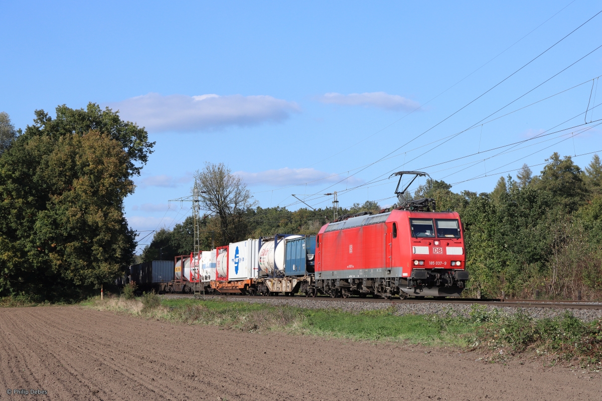 185 037-9 (DB) mit einem Containerzug in Ratingen Lintorf, 11. Oktober 2022
