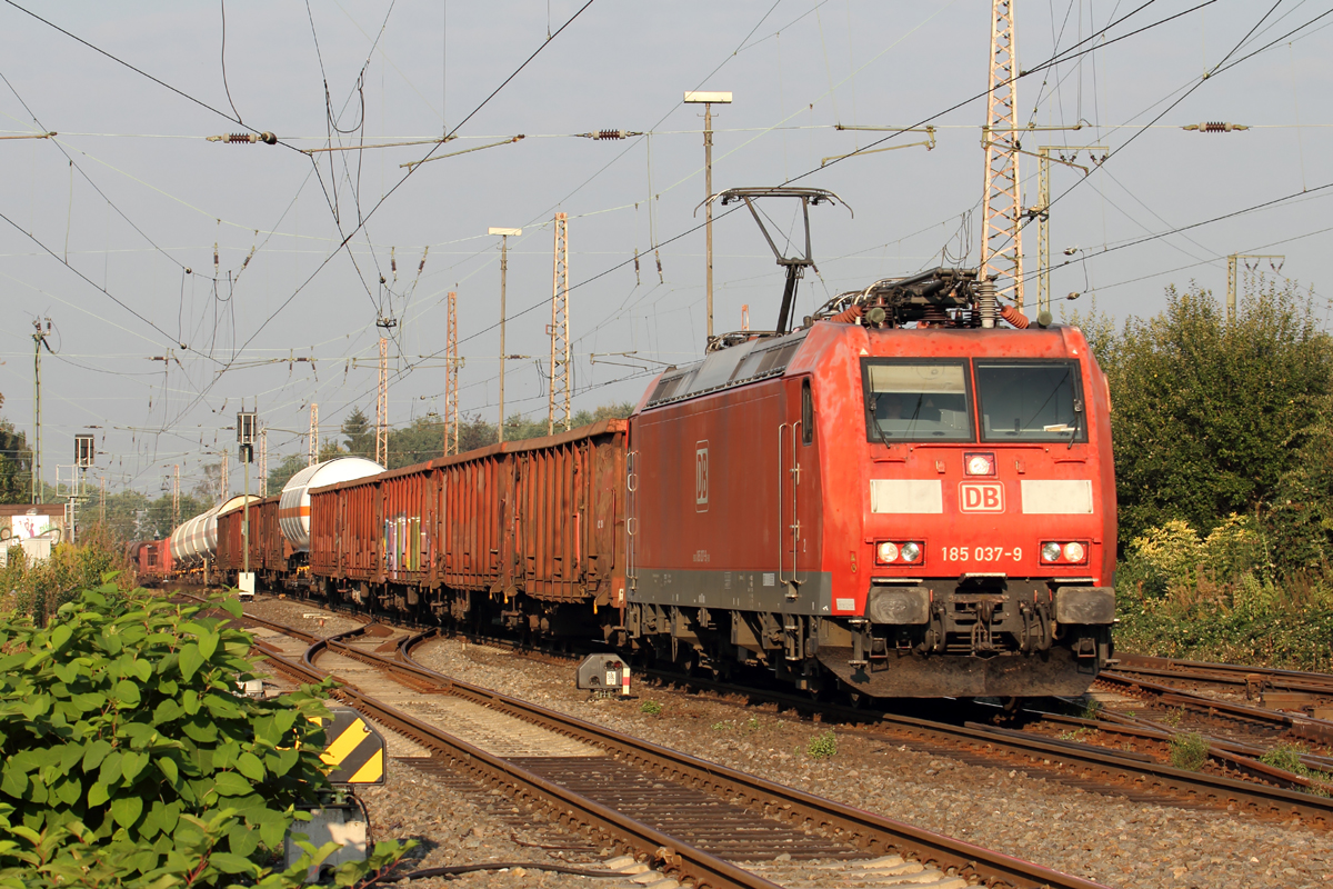 185 037-9 durchfährt Recklinghausen-Ost 15.9.2016